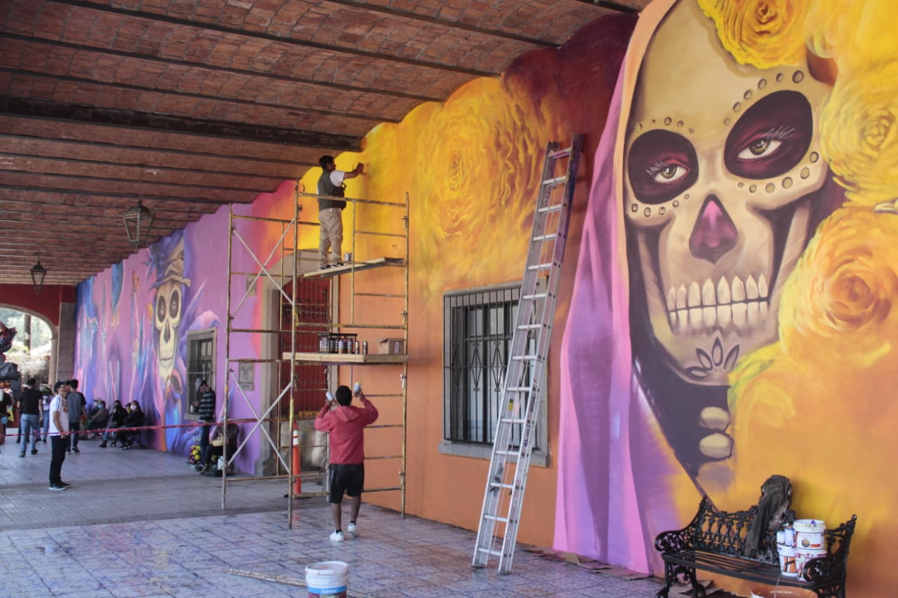 Con Monumental Mural mejoran imagen del tradicional panteón de El Saucito - San Luis Potosí