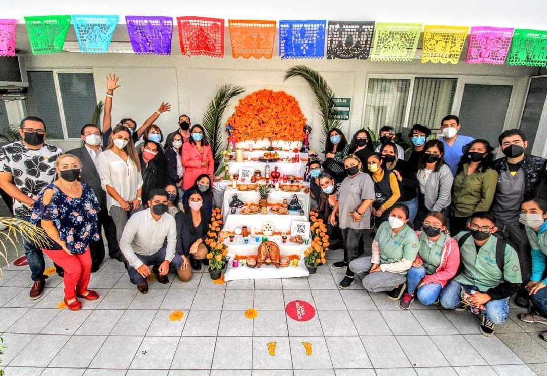 Tradicional altar de muertos en el DIF Municipal - San Luis Potosí