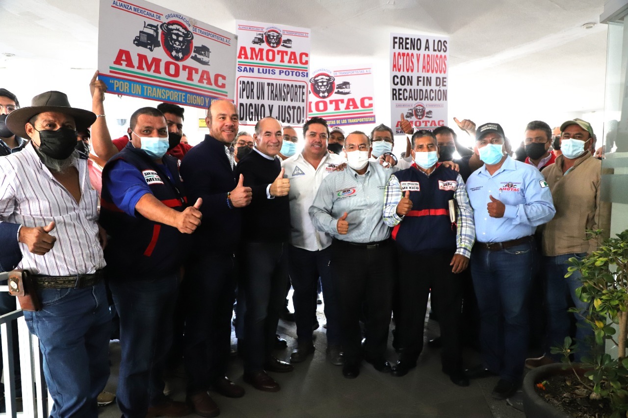 Transportistas se comprometen a trabajar de la mano con el alcalde Enrique Galindo - San Luis Potosí