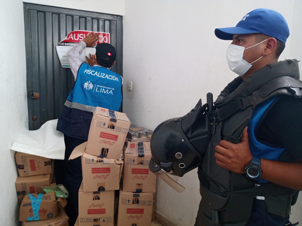 Mesa Redonda: MML clausura depósito clandestino donde se almacenaban golosinas y panetones vencidos
