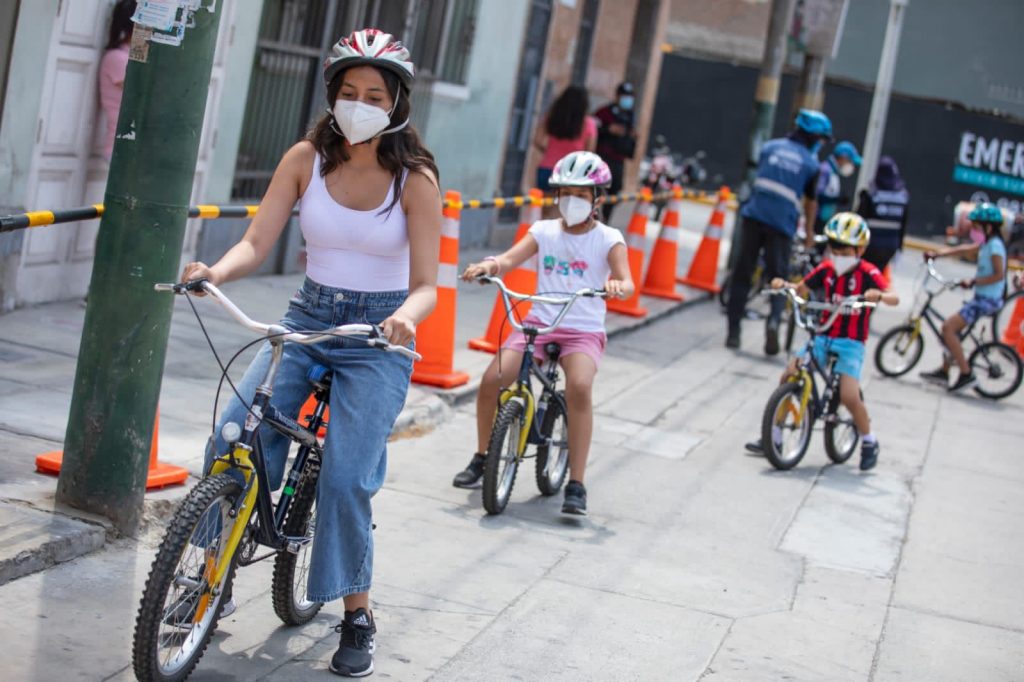 Vecinos de Pueblo Libre aprendieron a manejar bicicleta en talleres gratuitos de la MML