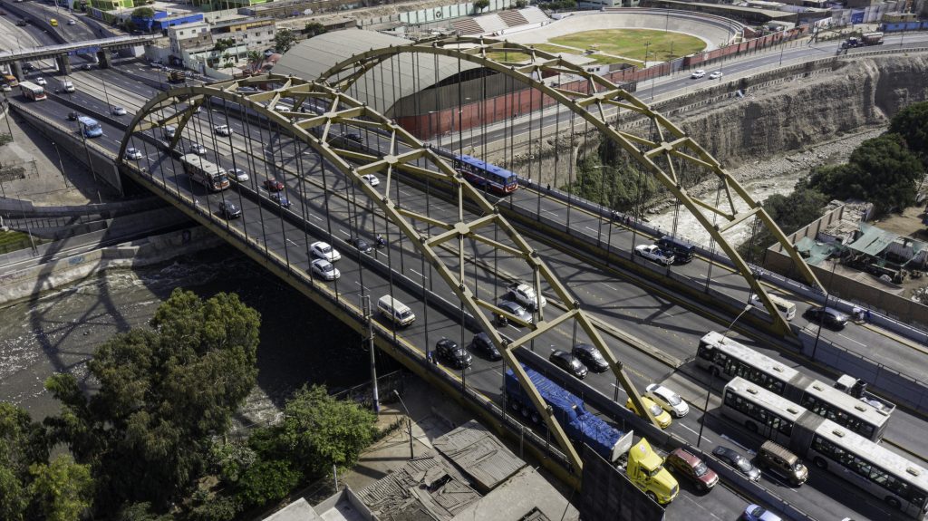 Municipalidad de Lima construirá protección en bases del puente Del Ejército