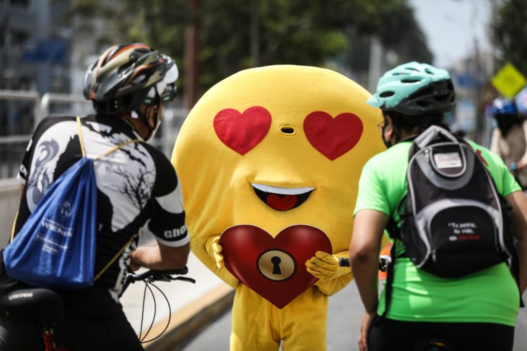 Vecinos renovaron su amor y amistad en la ciclovía recreativa de la Av. Arequipa 