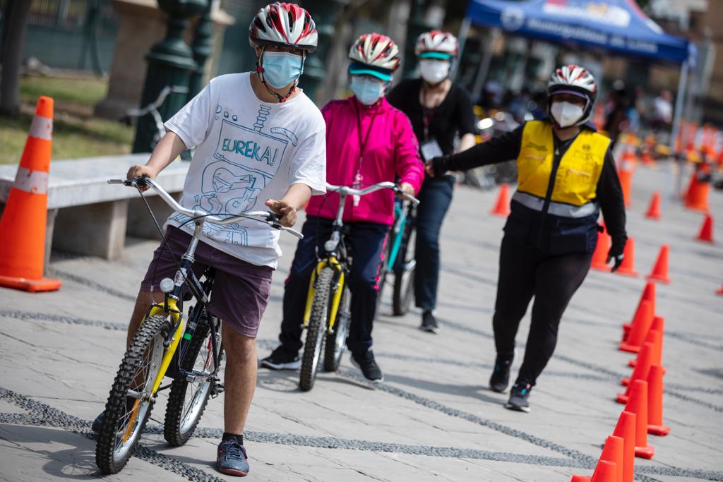 ¡Atención, vecinos! Clases gratuitas para aprender a manejar bicicleta regresan a los parques y clubes zonales de Lima