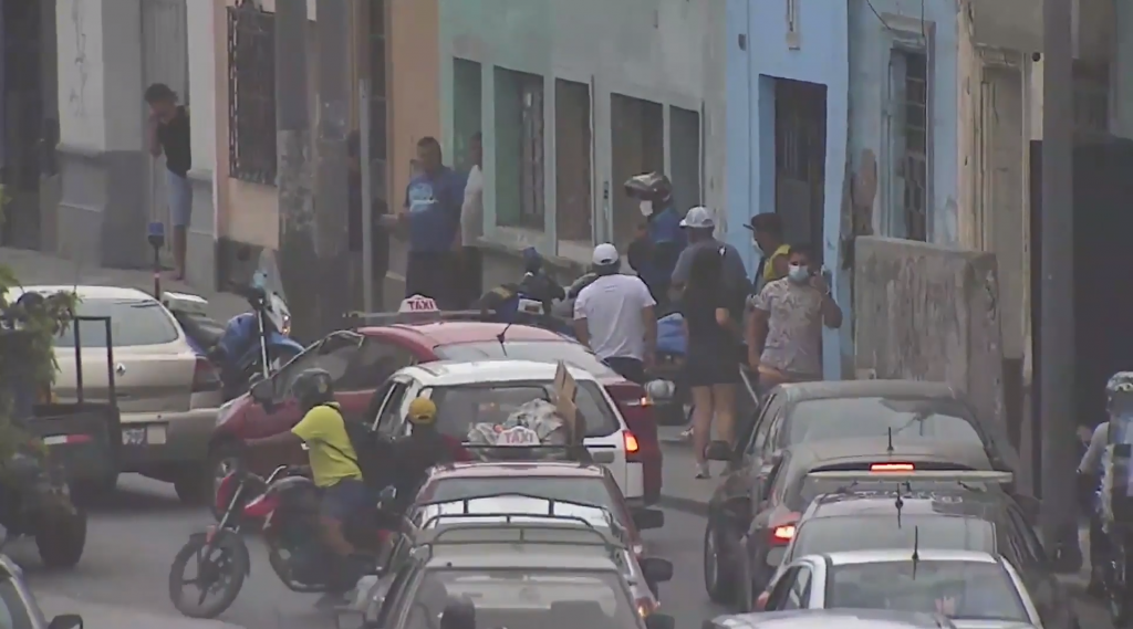 Cercado: serenos de Lima frustran fuga de raquetero en moto