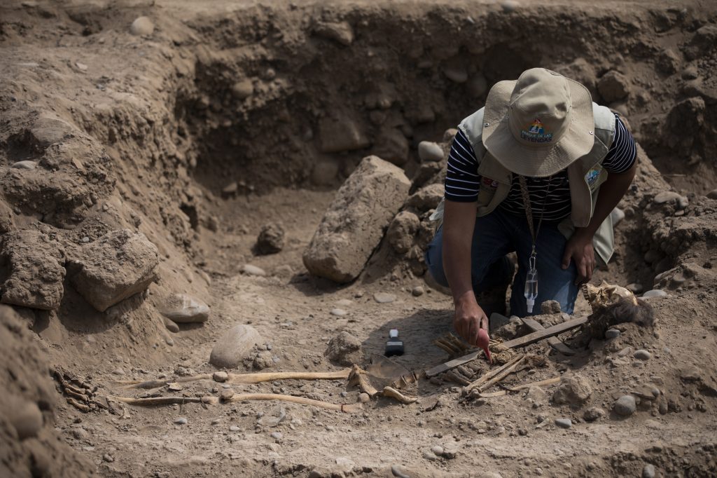 Descubren momias en la huaca Tres Palos del Parque de las Leyendas