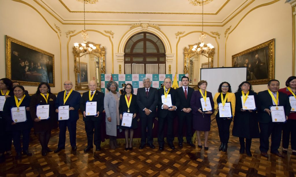 Municipalidad de Lima entrega la Medalla del Maestro a destacados profesionales del sector educación