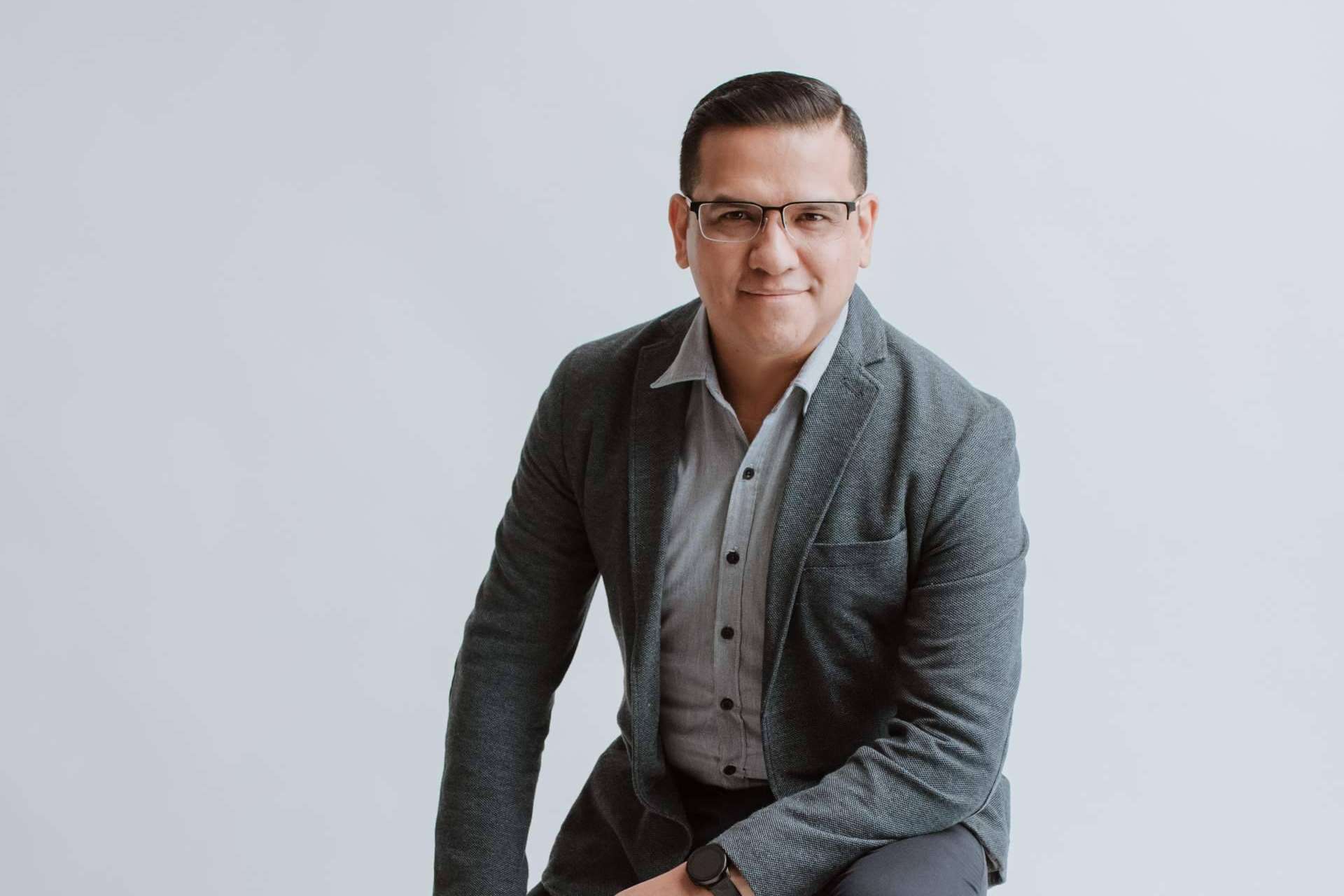 El consultor de marketing y publicidad Beto López diseña dos soluciones relacionadas con el marketing y la IA