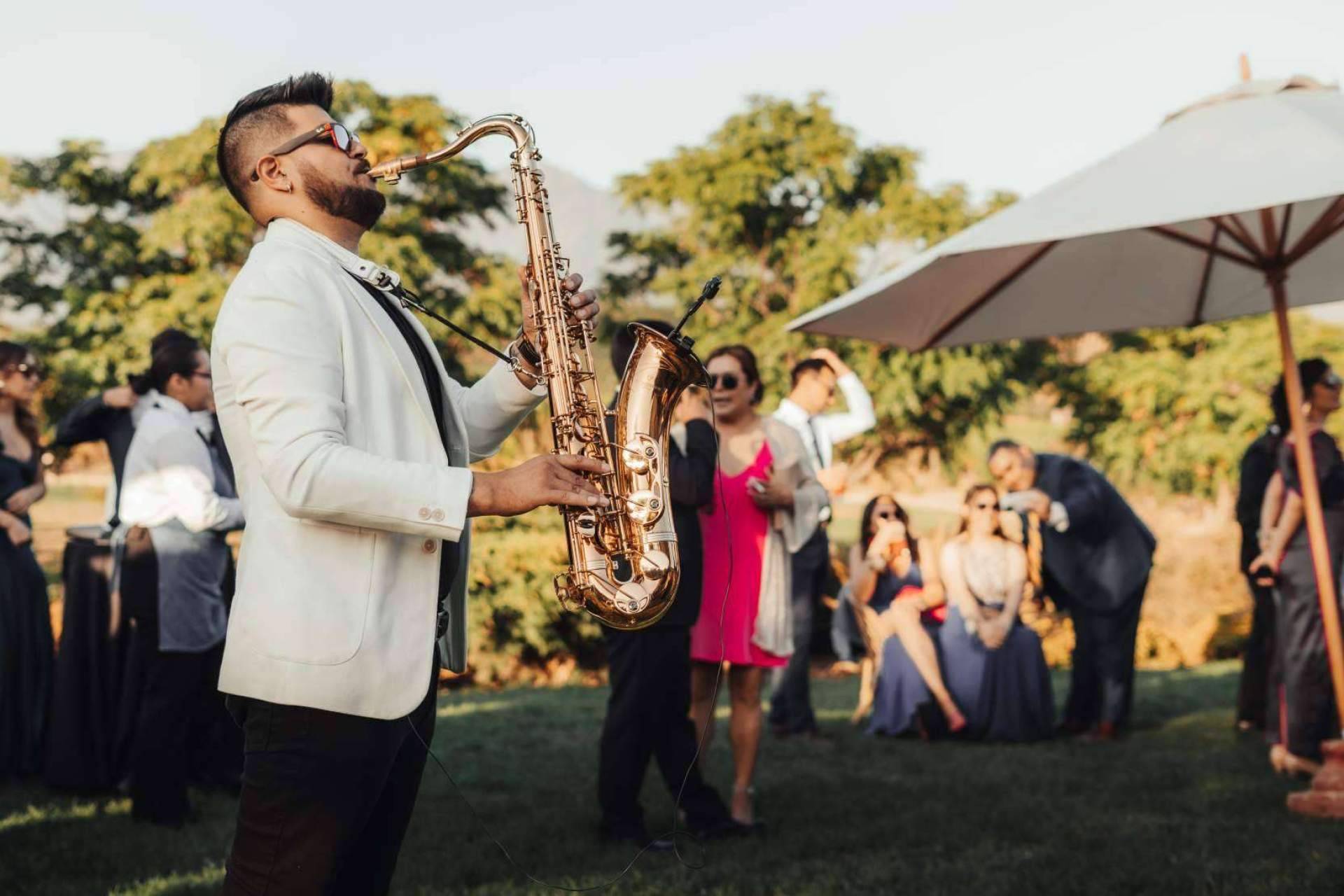 ¿Por qué contratar a un saxofonista para eventos?