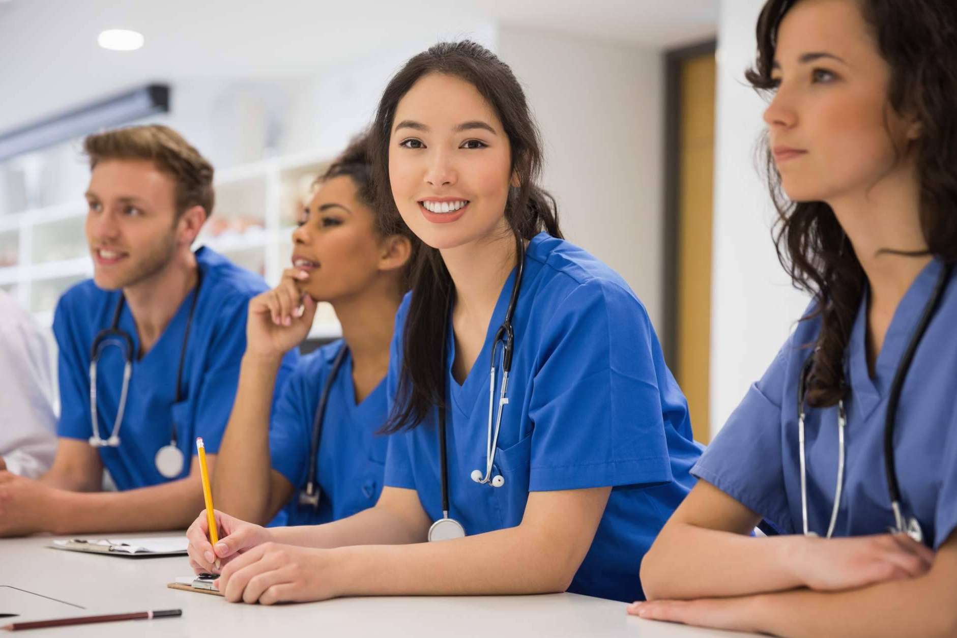 Formación en Medicina Estética con diploma universitario, de la mano de Dermasthetic