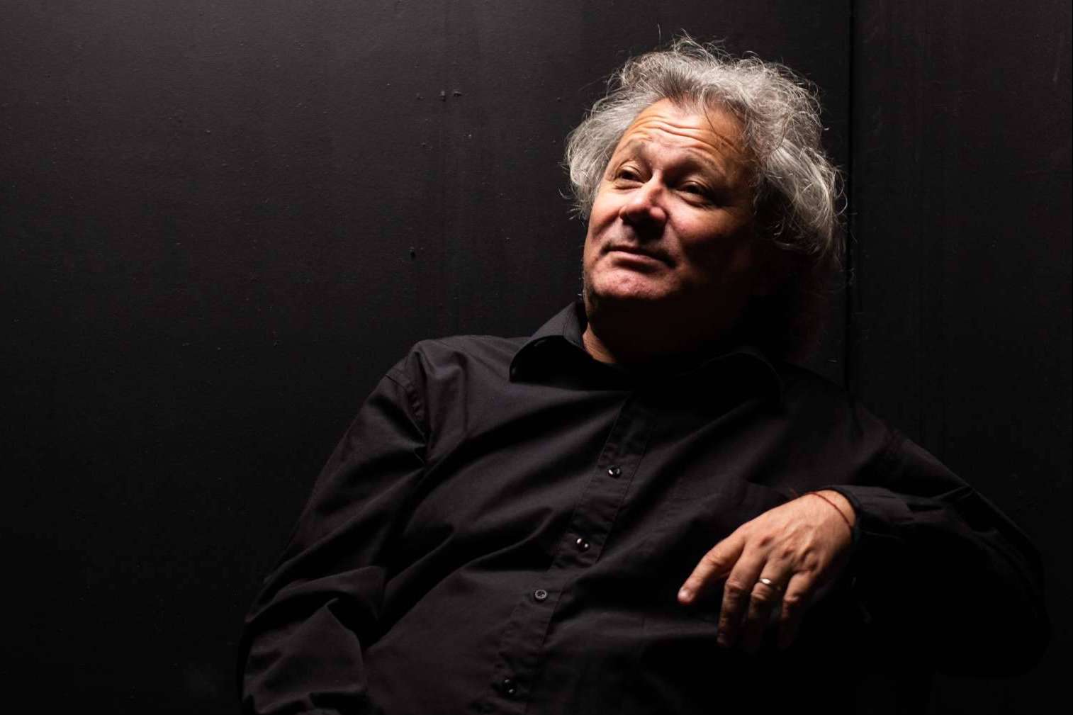 Alejandro Vales en Teatro 8; la figura del actor, director, productor teatral y dramaturgo