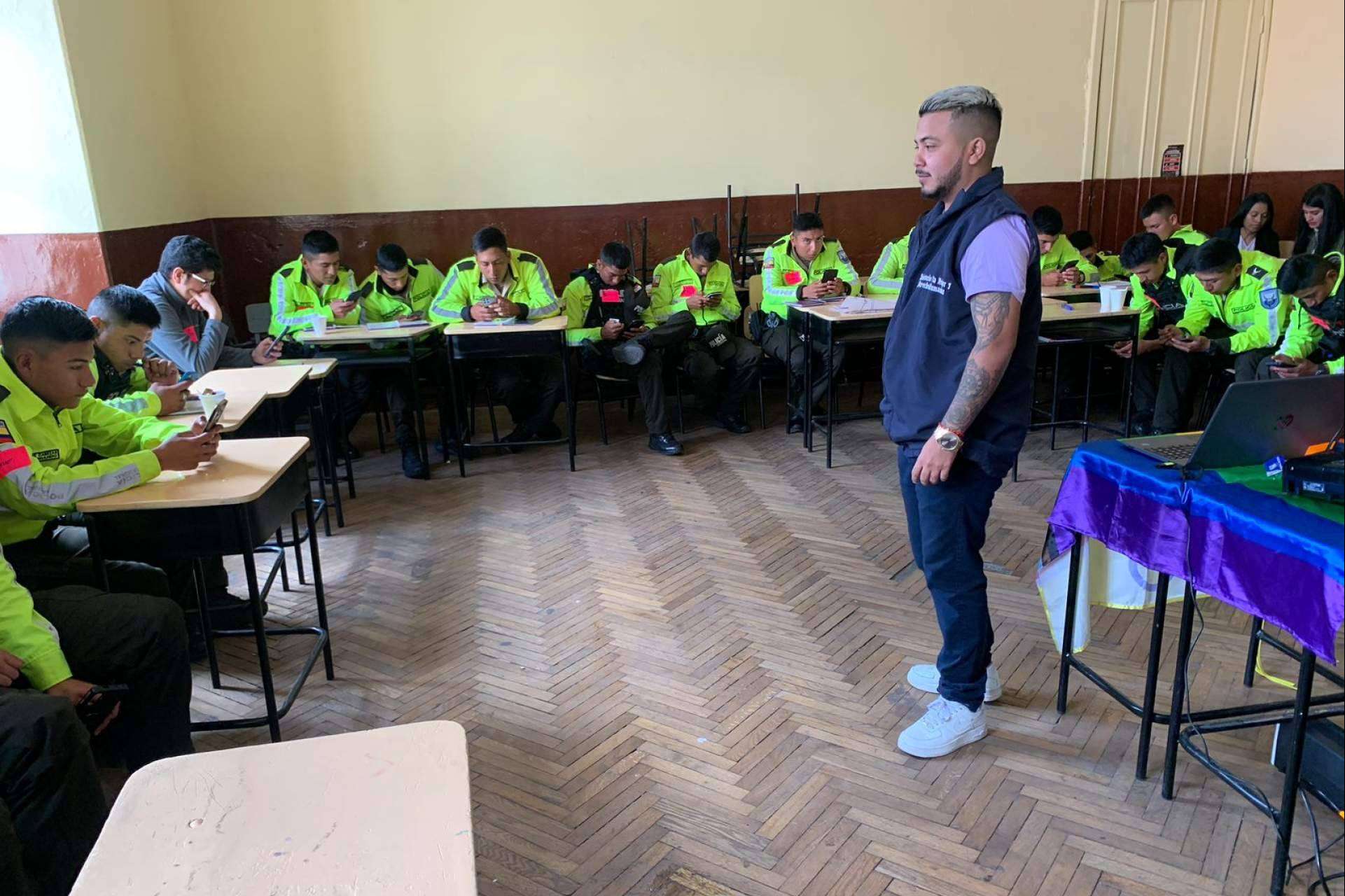 El Ministerio de la Mujer de Ecuador no cumple con la sentencia que ordena disculparse públicamente con el capacitador LGBTIQ+
