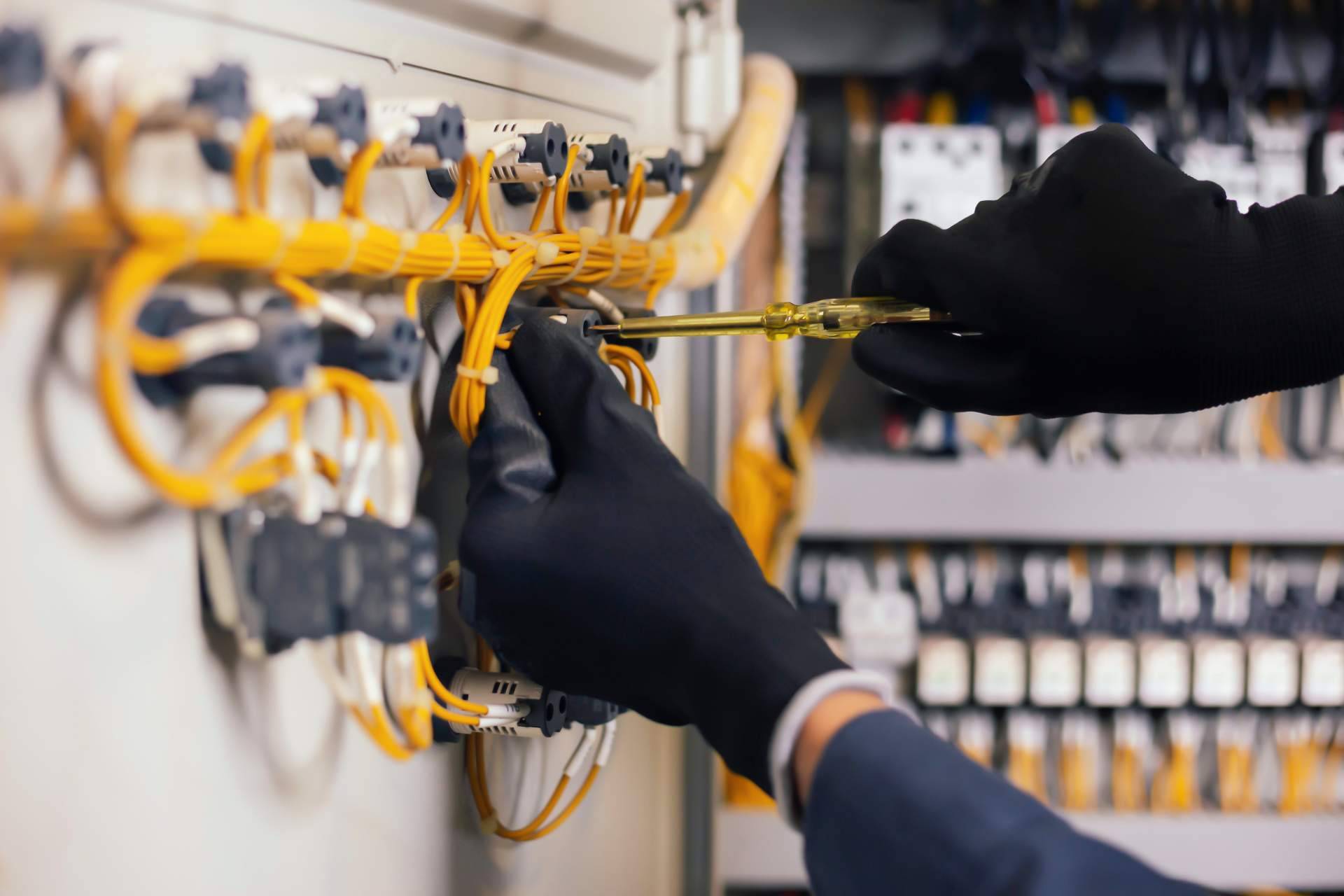 Soldexel suministra productos certificados de uso eléctrico a nivel nacional e internacional