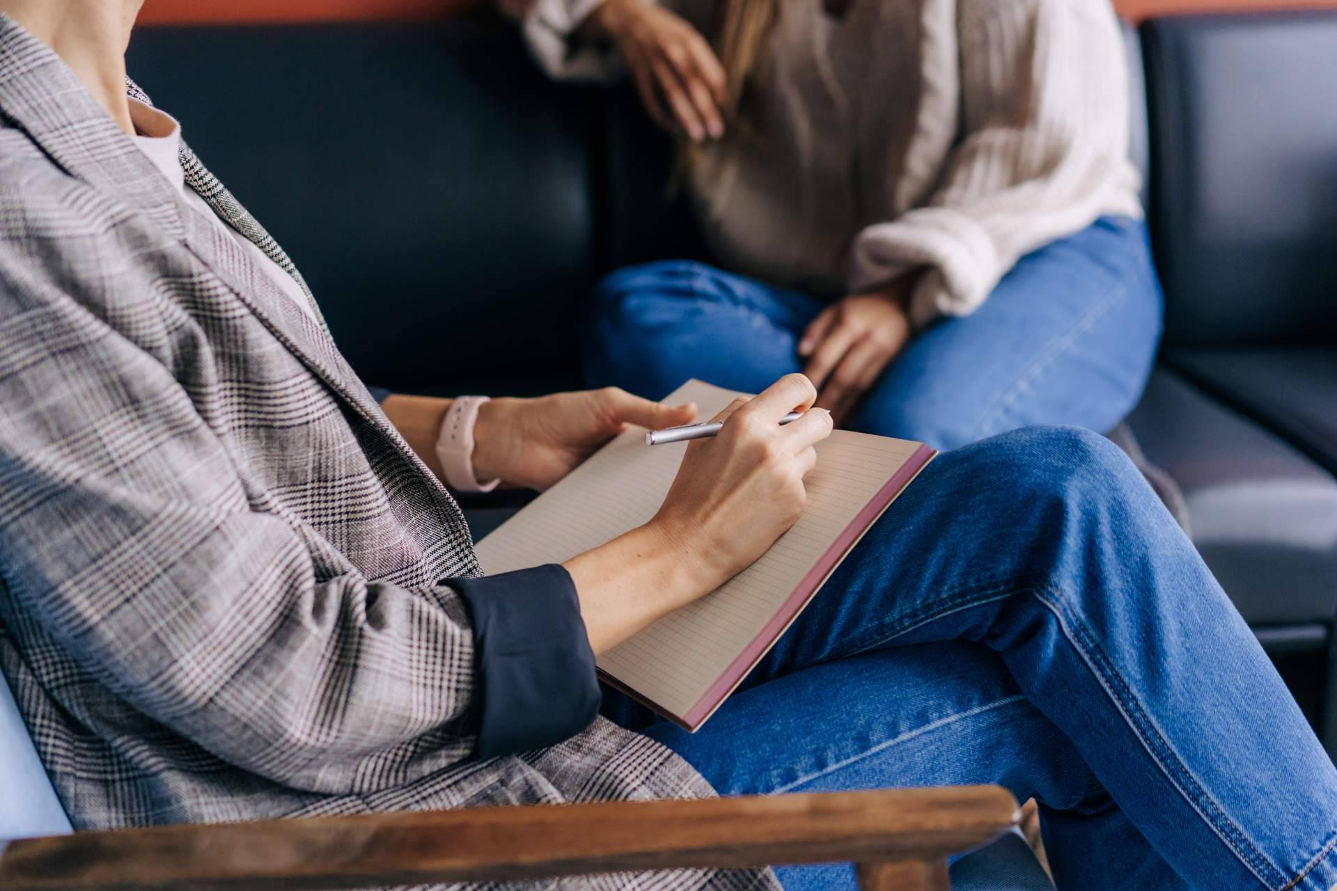 Características y ventajas del servicio de terapia por WhatsApp que ofrece Mejor Hablemos